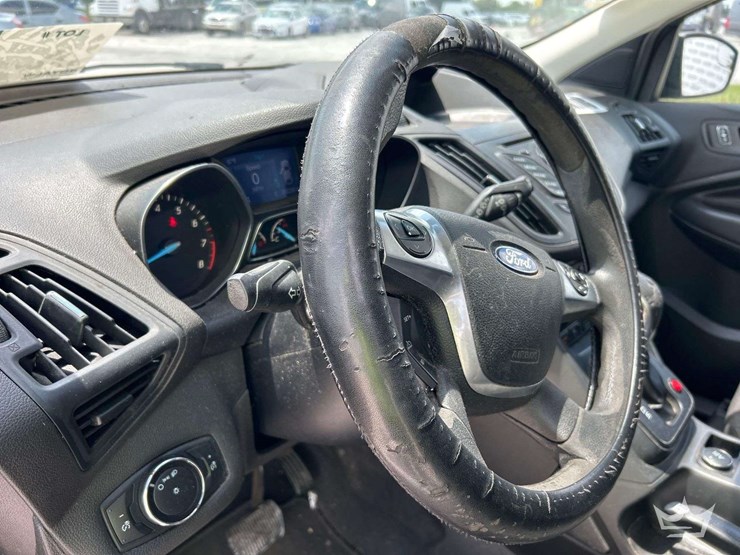 2015-ford-escape-image-12