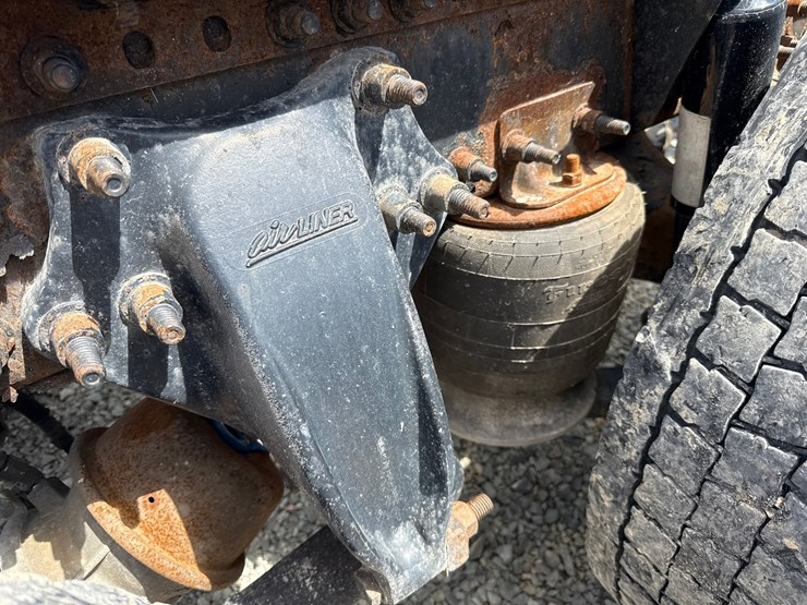 #60944-•-2016-freightliner-125-sleeper-cab-truck-tractor-image-46