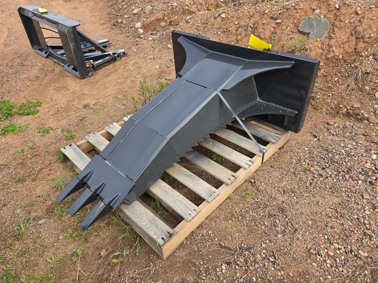 #6003-•-unused-stout-xl-skid-steer-stump-bucket-image-1