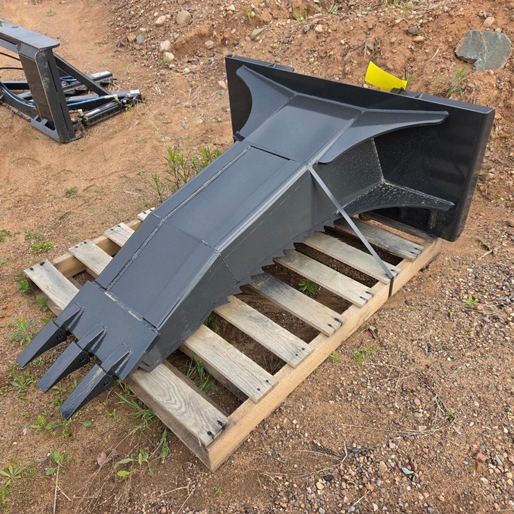 #6003 • Unused Stout XL Skid Steer Stump Bucket