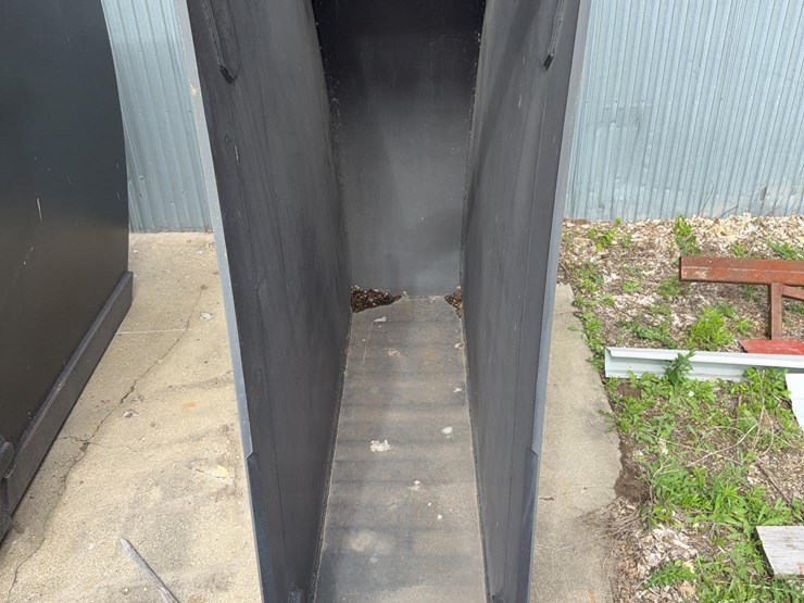 spade-nose-bucket-image-3