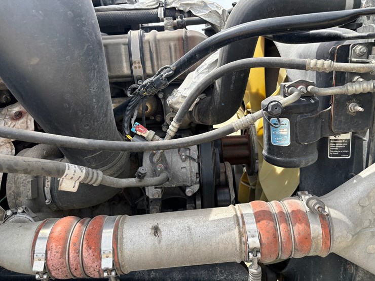 2020-western-star-5700xe-image-35