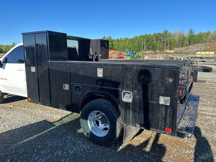 2020-chevrolet-3500-image-18