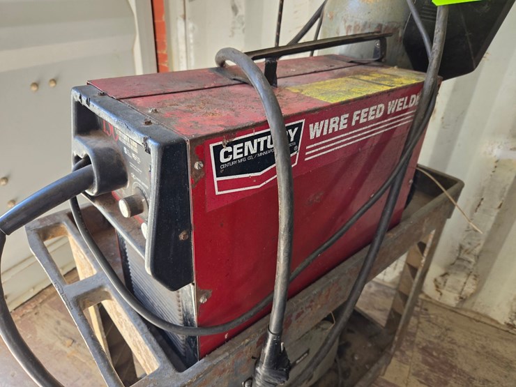 #5995-•-century-130-mig-welder-w/tank,-cart,-makita-saw,-and-blades-image-5