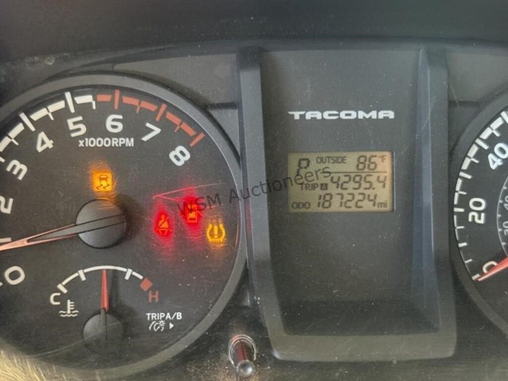 2017-toyota-tacoma-image-18