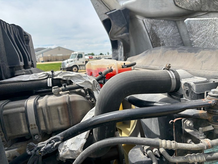 2020-western-star-5700xe-image-36