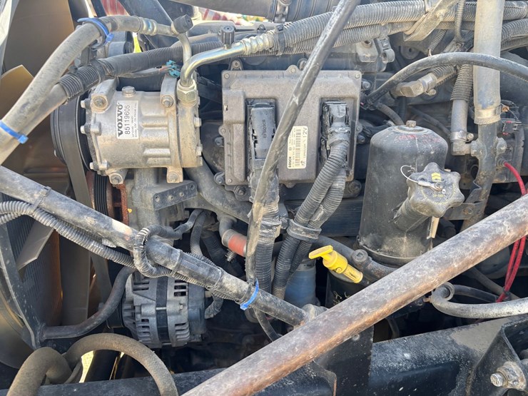 #2160-•-2000-mack-cxn-613-vision-cab-chassis-image-34