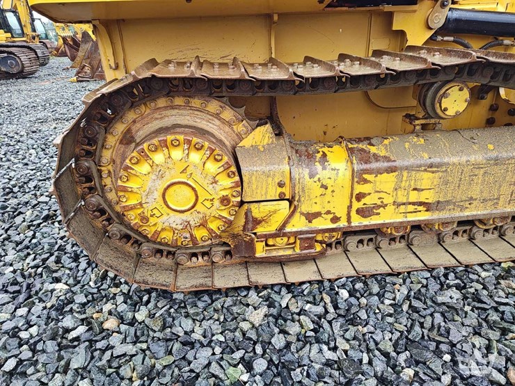 2020-caterpillar-d2-image-14