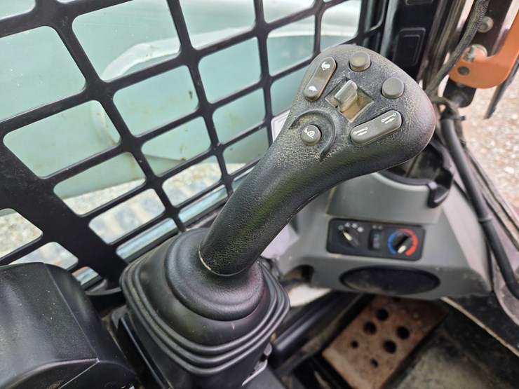 2020-bobcat-t740-image-30