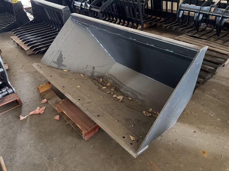 side-dump-skid-attachment-image-3