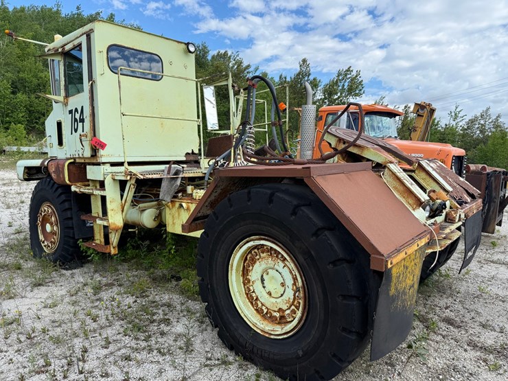 #1356-•-euclid-spotter-truck-image-3
