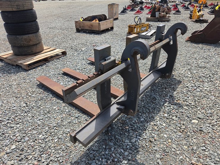#6029-•-approx.-57"-volvo-83771-loader-quick-attach-pallet-forks-image-2