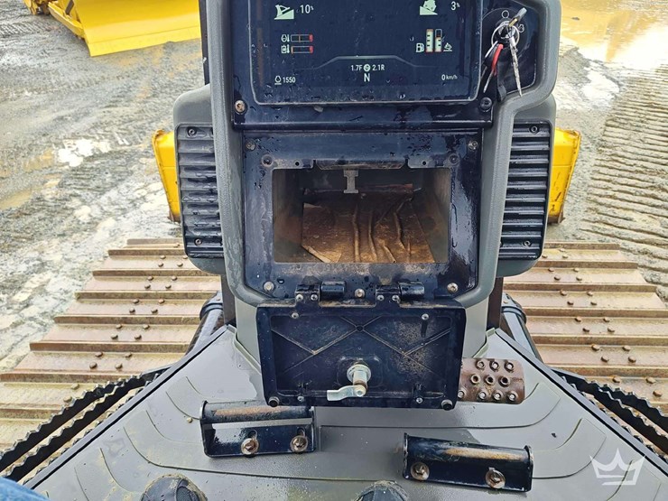 2020-caterpillar-d1-image-31