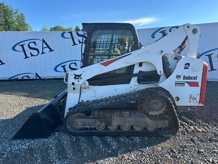 2020-bobcat-t740-image-2