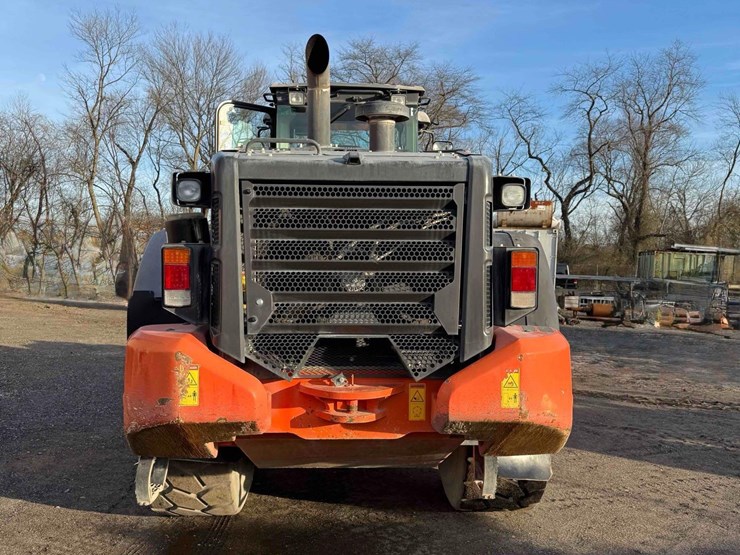 2018-hitachi-zw310-6-image-4