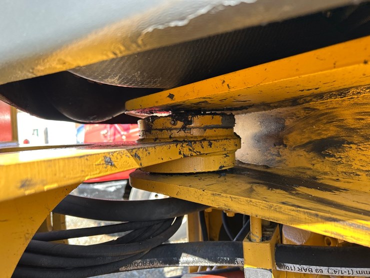 2012-deere-624k-image-43