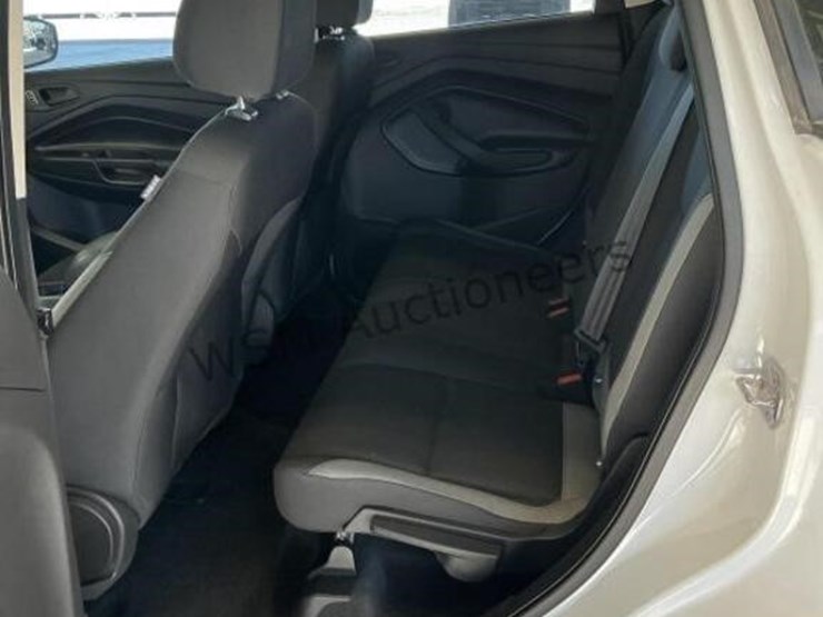2013-ford-escape-image-24