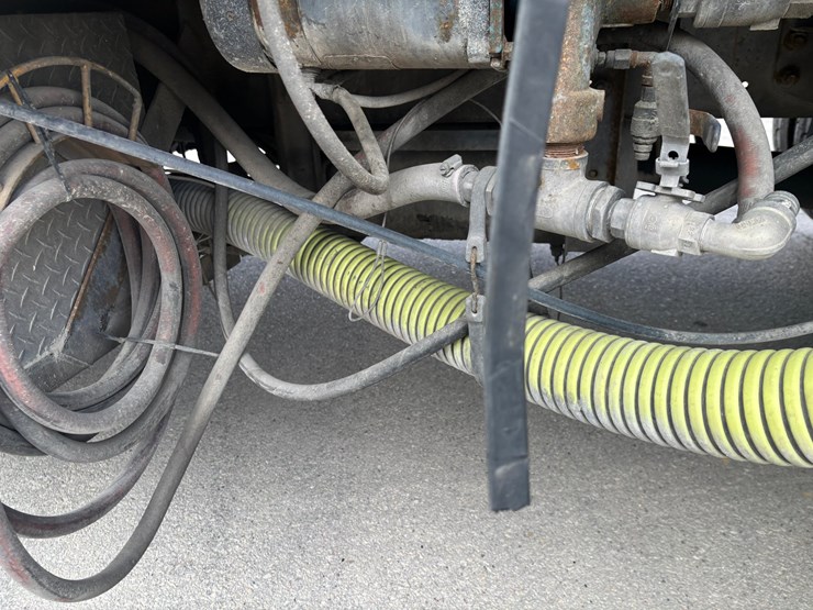2005-gmc-t7500-image-86