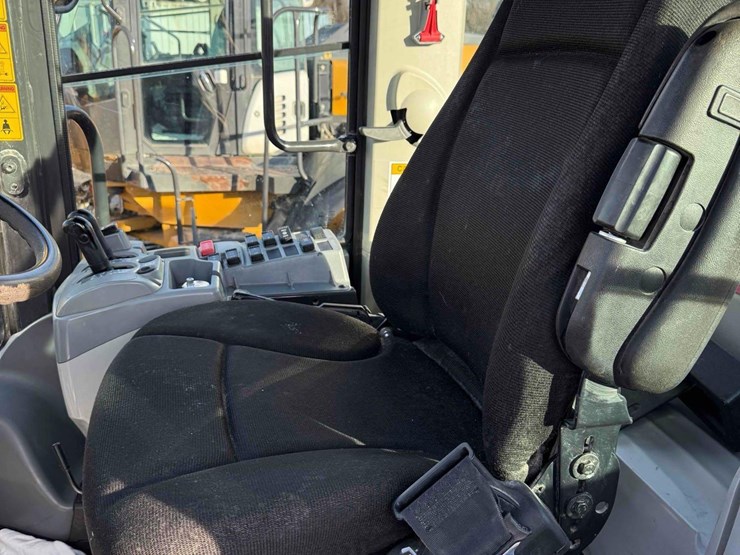 2018-hitachi-zw310-6-image-15