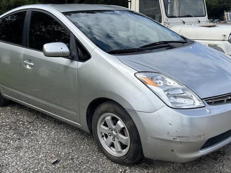 #5-•-2005-toyota-prius-image-5