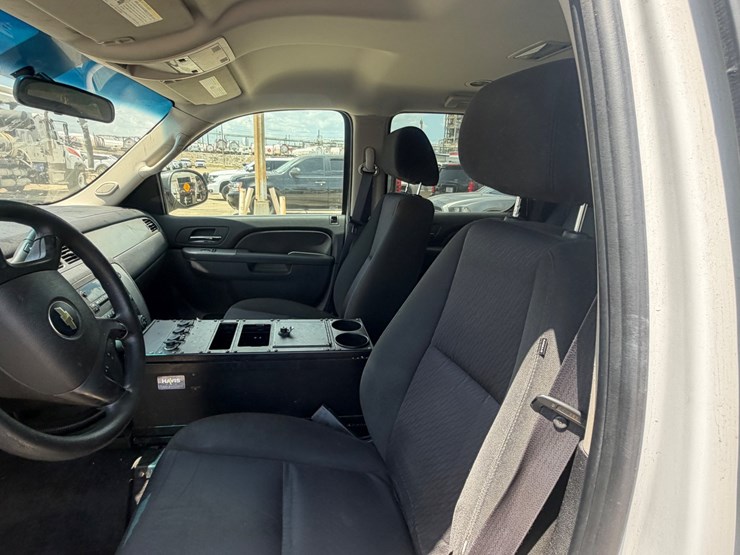2011-chevrolet-tahoe-image-22