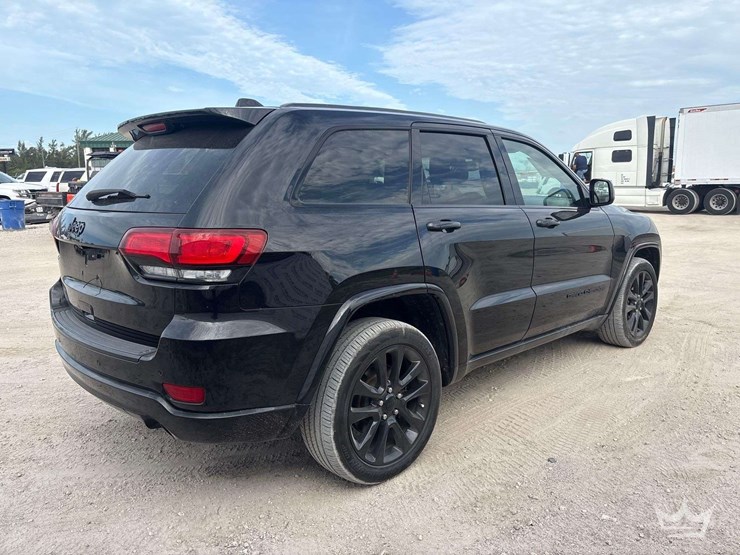 2017-jeep-grand-cherokee-image-3