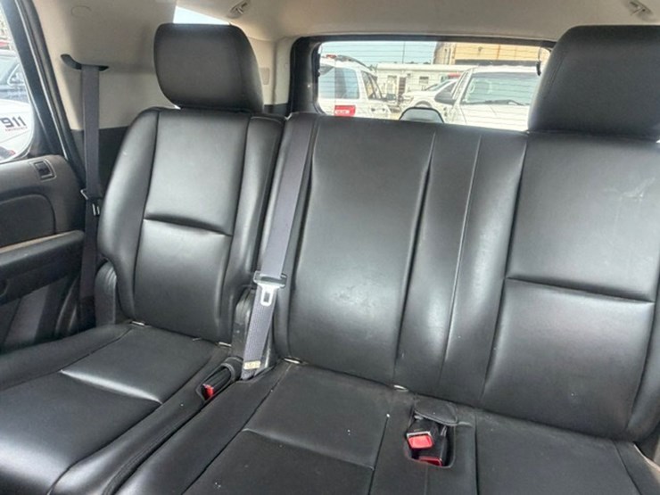 2011-chevrolet-tahoe-image-16