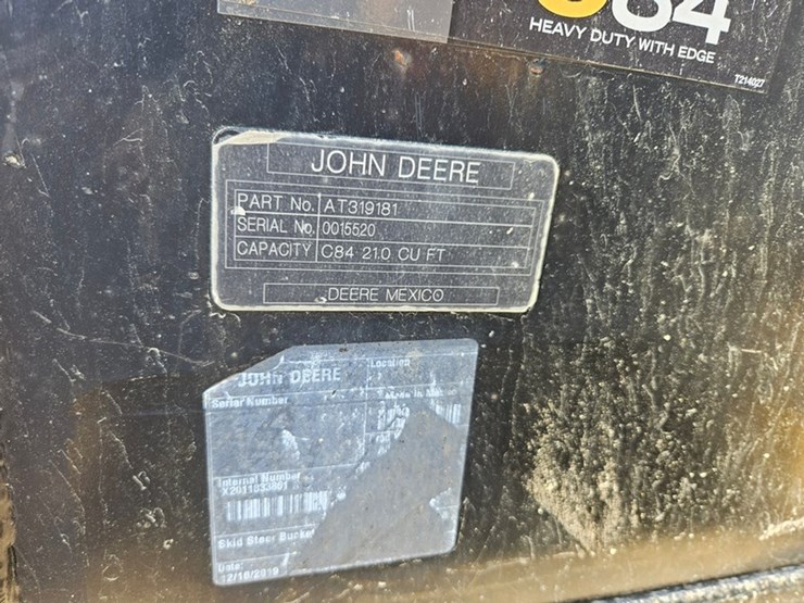 john-deere-335-image-43