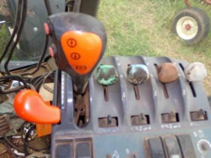 new-holland-tg210-image-18