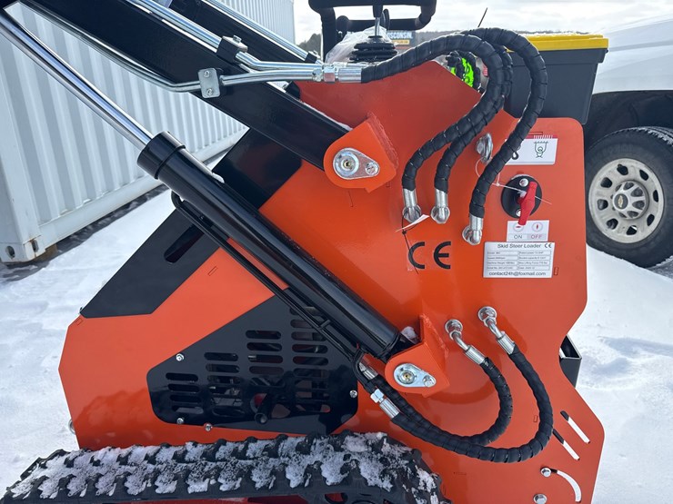 #5017-•-unused-future-ft36c-mini-skid-steer-image-9