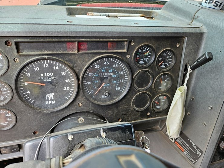 1993-mack-ch613-image-31