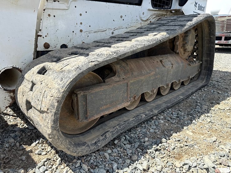 2020-bobcat-t740-image-55