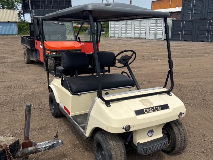 club-car-4-seat-gas-golfcart-image-3