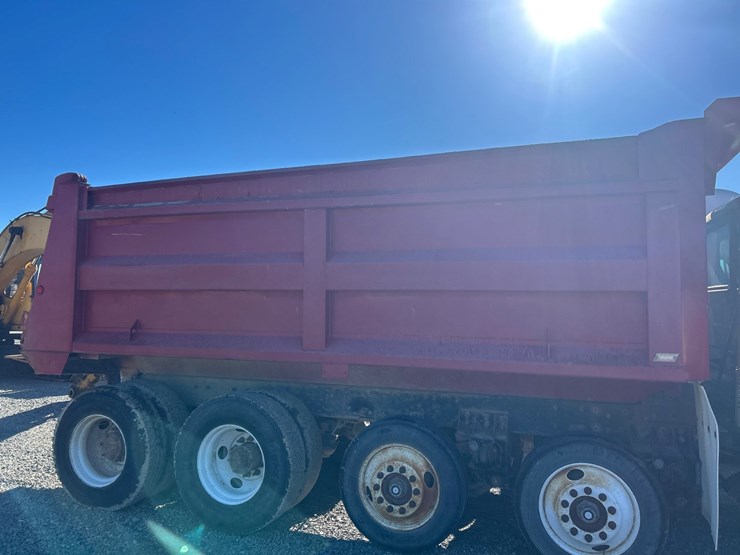 2001-mack-rd688s-image-14