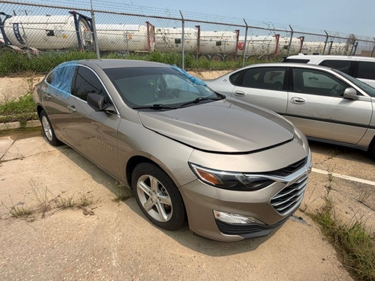 #79-•-2022-chevrolet-malibu-image-2
