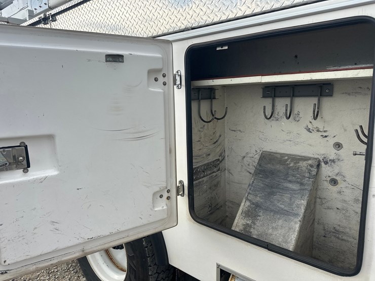 2013-international-durastar-4300-image-25