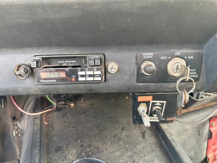#60835-•-1991-volvo-/-gm-white-tandem-axle-storm-truck-image-71