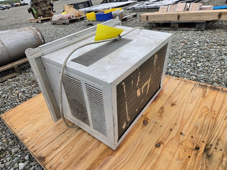 #6103-•-general-electric-aeh10amg1-window-air-conditioner-image-2
