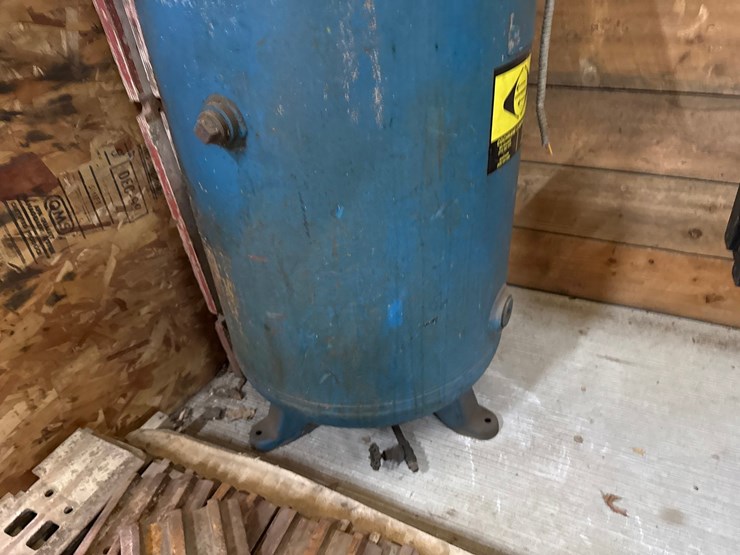 #1779-•-cochrane-100-gallon-air-compressor-image-3