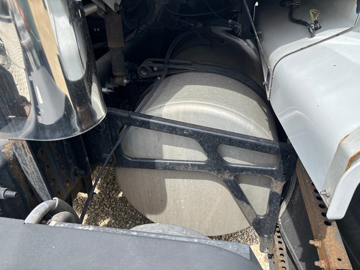 2020-western-star-5700xe-image-78