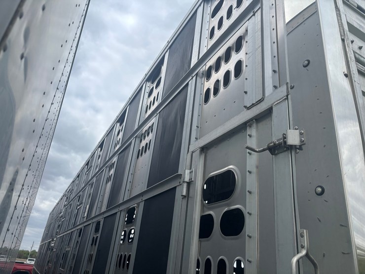 #2150-•-2017-barrett-53'-cattle-semi-trailer-image-23