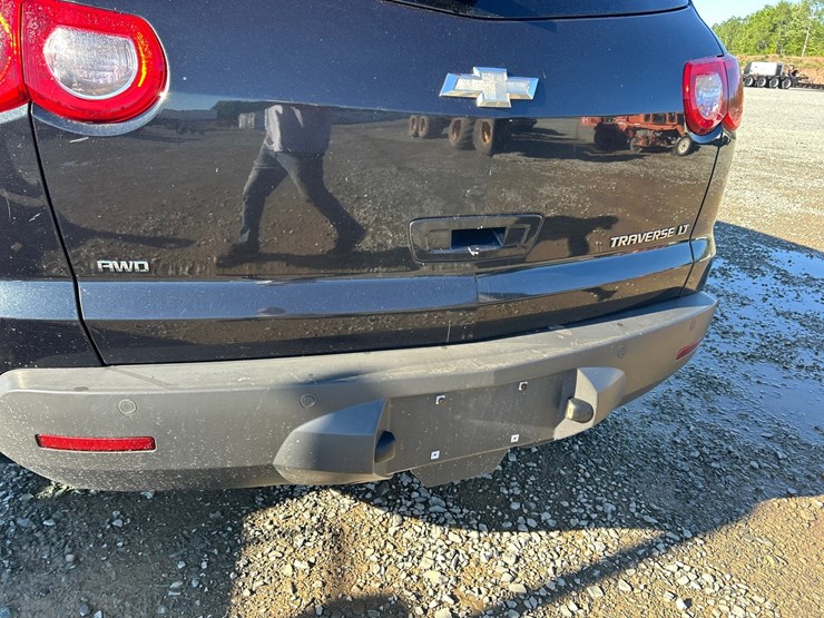 2012-chevrolet-traverse-image-16