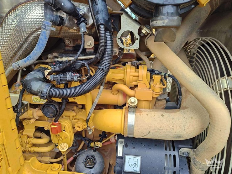 2020-caterpillar-d1-image-19