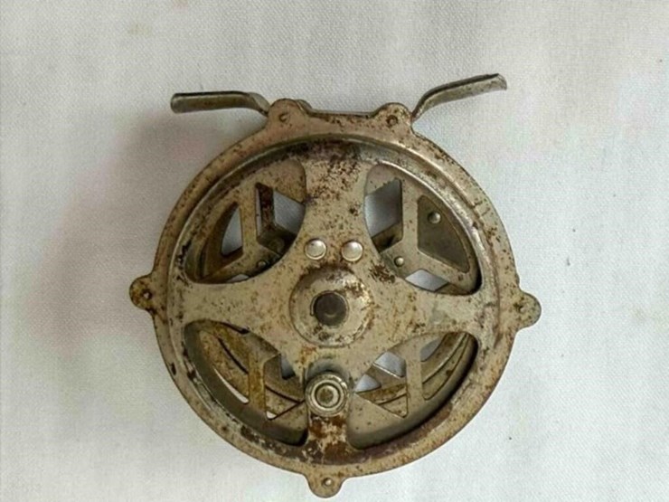 2-vintage-fly-cast-reels-image-4