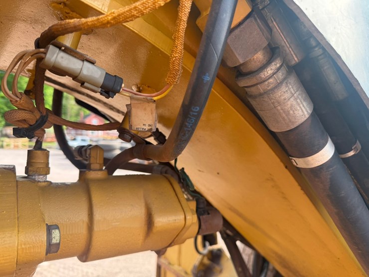 caterpillar-160m-image-97