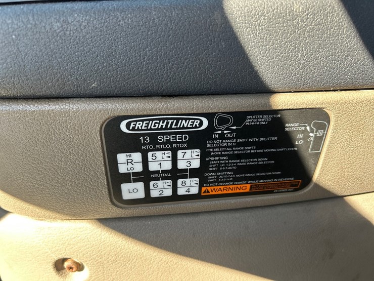 2017-freightliner-cascadia-125-image-77