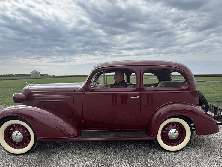1936-chevrolet-two-door-sedan-image-1