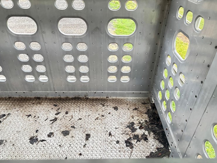2017-eby-livestock-trailer-image-36