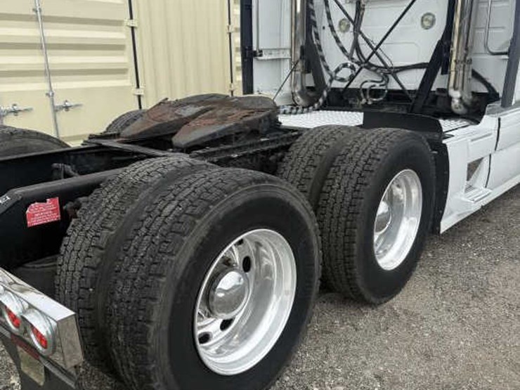 #14-•-2013-volvo-tractor-truck-730-model-image-11