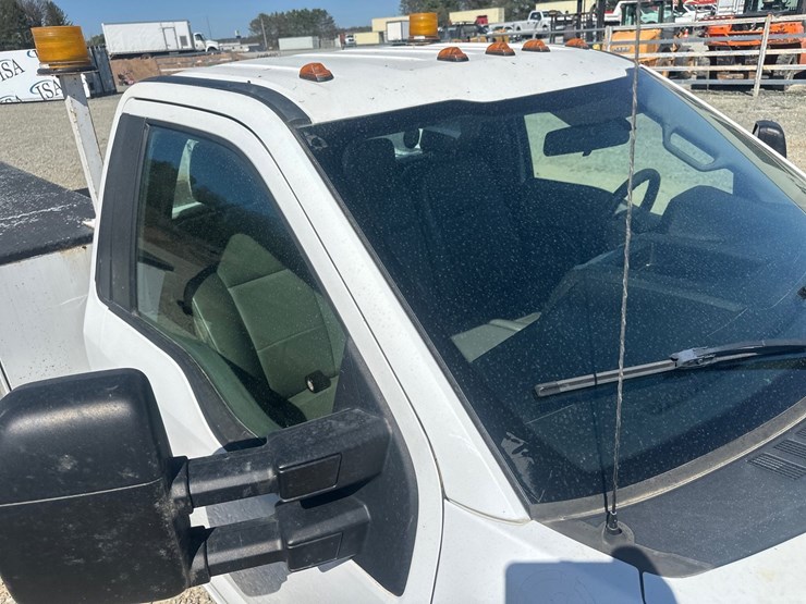 2019-ford-f550-image-12